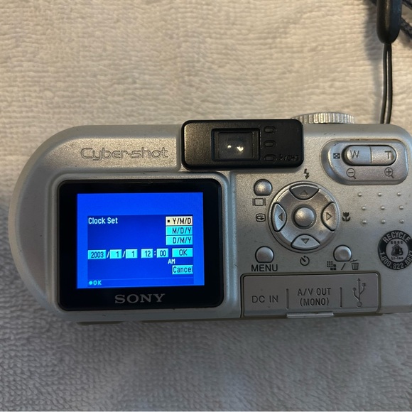 Sony DSCP8 Cyber-shot 3.2MP Digital Camera w/ 3x Optical Zoom - Picture 6 of 13